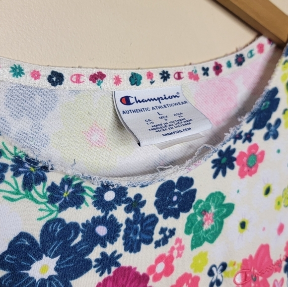 Champion Colorful Floral Cropped Boatneck Pullover with Raw Seams Size Large - Picture 6 of 7